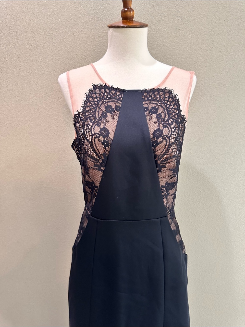 BCBGMAXAZRIA Lilyana evening Dress Size 6 Elegant Black Lace-Inset Evening Gown - Picture 8 of 16